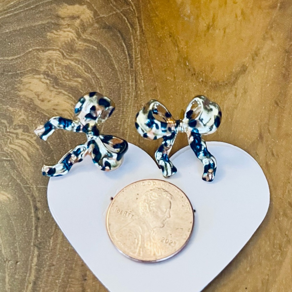 Leopard Print Bow Earrings - Picture 3 of 7